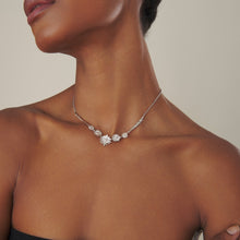 Load image into Gallery viewer, Daisy Necklace
